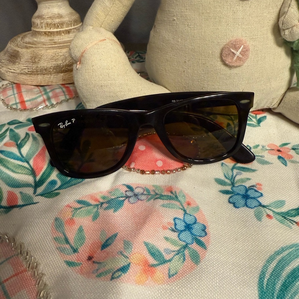 Ray-Ban Wayfarer Polarized Sunglasses
